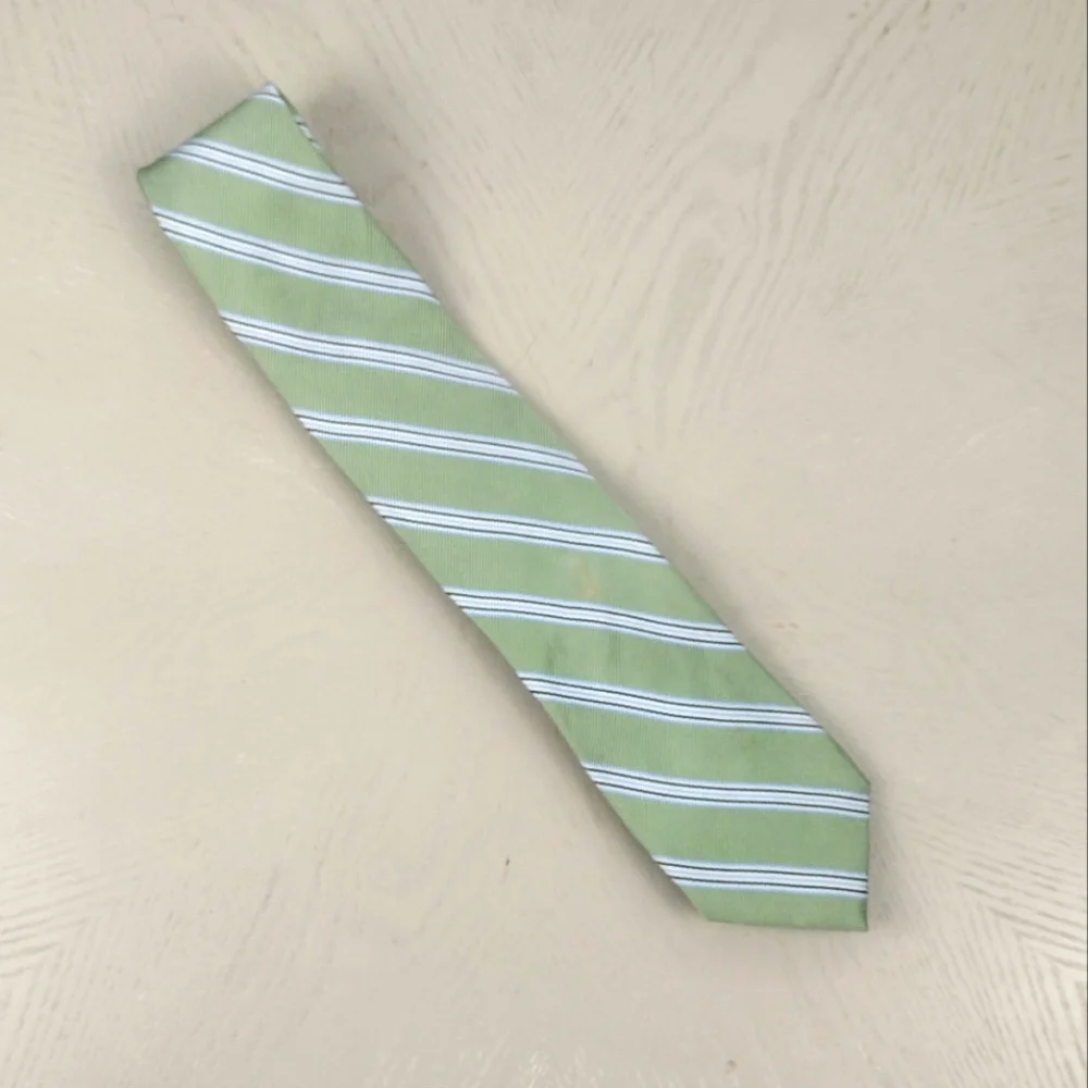 Jos. A Banks 100% Silk Tie - Picture 1 of 3